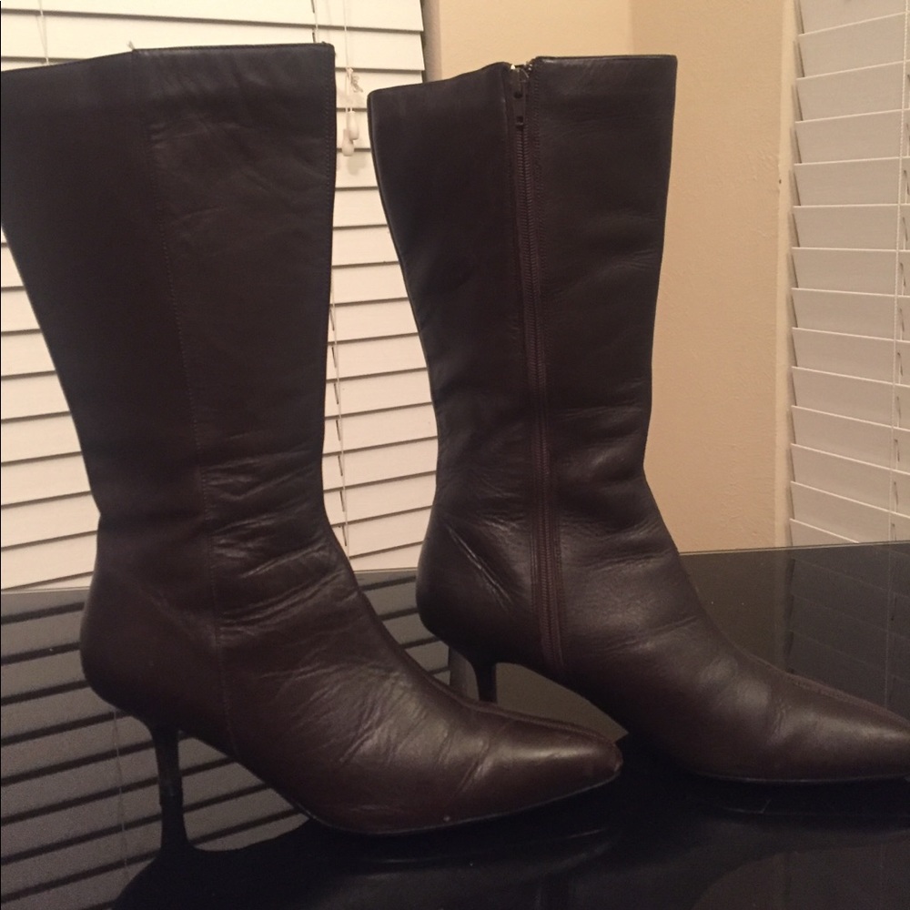 Newport News brown boots